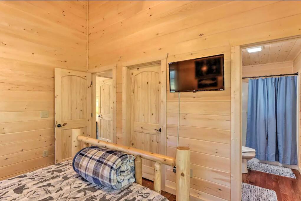 New Serene, Fun & Comfy Cabin- Covered Deck, Grill, Arcade Murphy Exterior foto